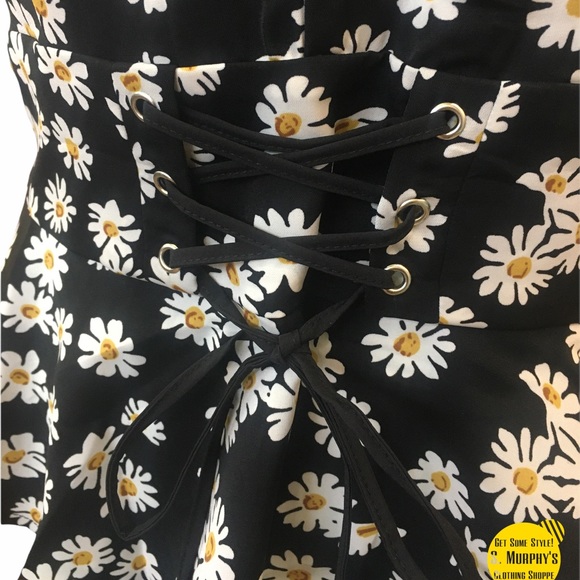 🌼Daisy Lace Up Ruffle Top Black🌼 - Picture 2 of 6